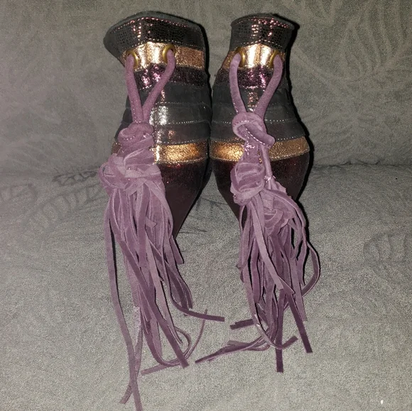 Size 6.5 Irregular Choice Heels Half Eaten Apple. Great Condition - Picture 7 of 8